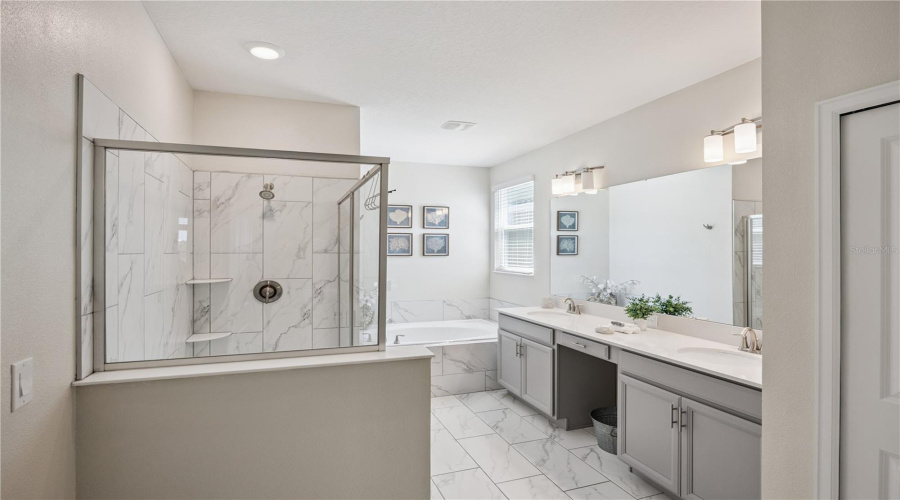 DAVENPORT, Florida 33896, 6 Bedrooms Bedrooms, ,5 BathroomsBathrooms,Residential,For Sale,CABOT CLIFFS,0,MFRO6332830