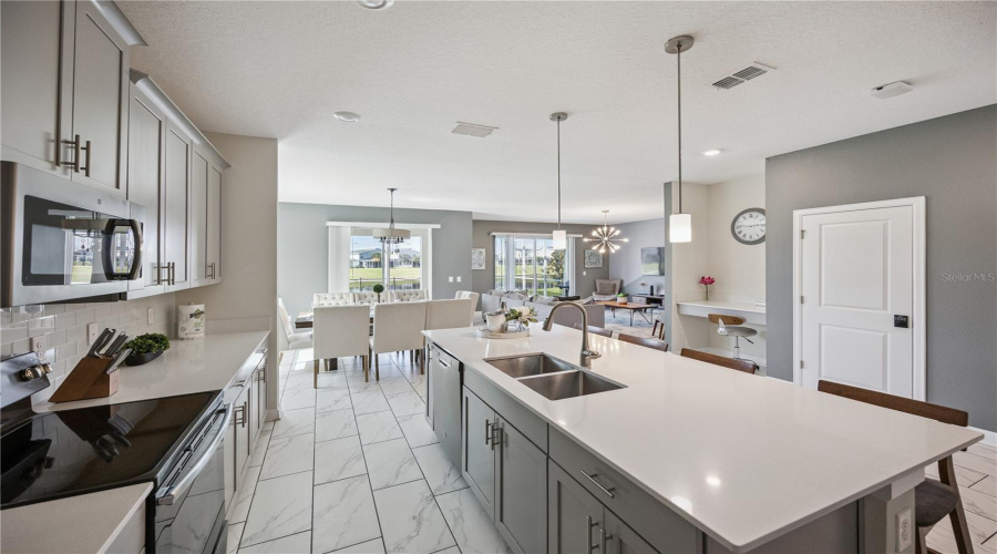 DAVENPORT, Florida 33896, 6 Bedrooms Bedrooms, ,5 BathroomsBathrooms,Residential,For Sale,CABOT CLIFFS,0,MFRO6332830