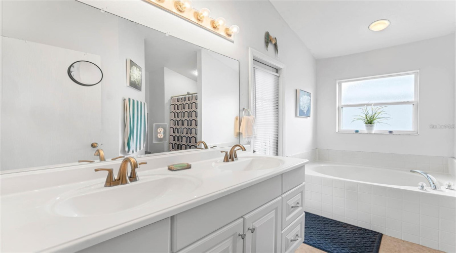 DAVENPORT, Florida 33897, 3 Bedrooms Bedrooms, ,2 BathroomsBathrooms,Residential,For Sale,BLOOMINGDALE,0,MFRS5132055