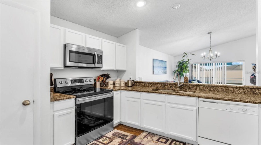 DAVENPORT, Florida 33897, 3 Bedrooms Bedrooms, ,2 BathroomsBathrooms,Residential,For Sale,BLOOMINGDALE,0,MFRS5132055