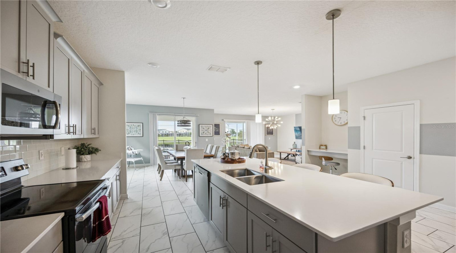 DAVENPORT, Florida 33896, 6 Bedrooms Bedrooms, ,5 BathroomsBathrooms,Residential,For Sale,CABOT CLIFFS,0,MFRO6332834