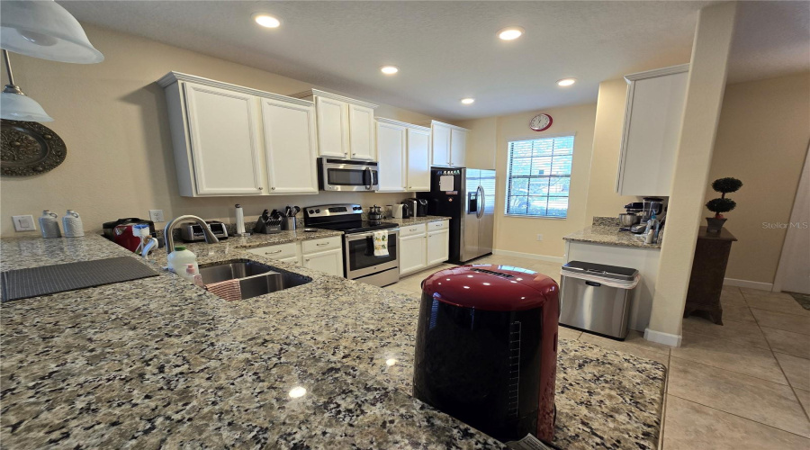 DAVENPORT, Florida 33896, 5 Bedrooms Bedrooms, ,4 BathroomsBathrooms,Residential,For Sale,SHADOW MOUNTAIN,0,MFRO6261471