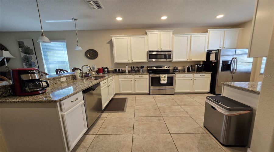 DAVENPORT, Florida 33896, 5 Bedrooms Bedrooms, ,4 BathroomsBathrooms,Residential,For Sale,SHADOW MOUNTAIN,0,MFRO6261471