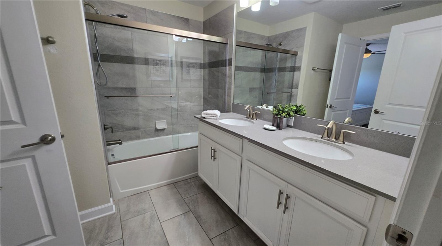 KISSIMMEE, Florida 34746, 4 Bedrooms Bedrooms, ,3 BathroomsBathrooms,Residential,For Sale,WINDERMERE,0,MFRO6332847