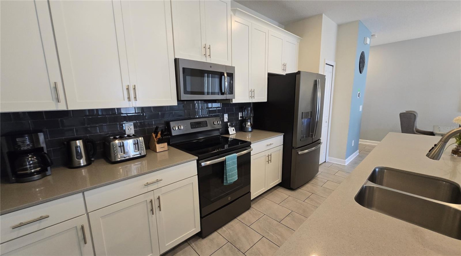 KISSIMMEE, Florida 34746, 4 Bedrooms Bedrooms, ,3 BathroomsBathrooms,Residential,For Sale,WINDERMERE,0,MFRO6332847