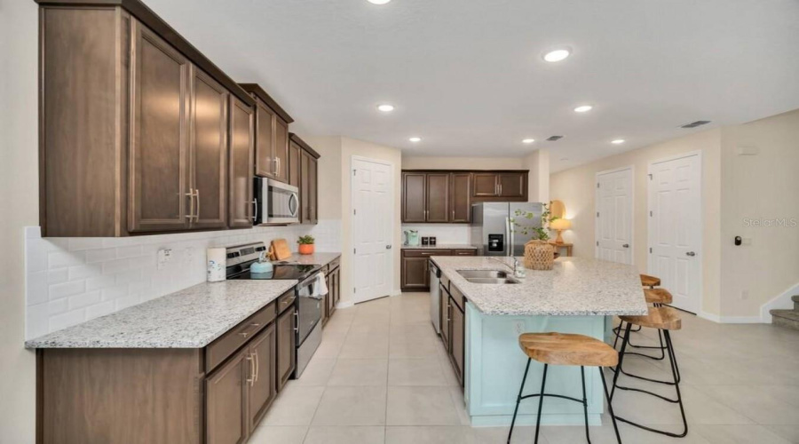 KISSIMMEE, Florida 34747, 7 Bedrooms Bedrooms, ,6 BathroomsBathrooms,Residential,For Sale,FLEMING MIST,0,MFRO6155680