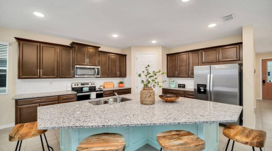 KISSIMMEE, Florida 34747, 7 Bedrooms Bedrooms, ,6 BathroomsBathrooms,Residential,For Sale,FLEMING MIST,0,MFRO6155680