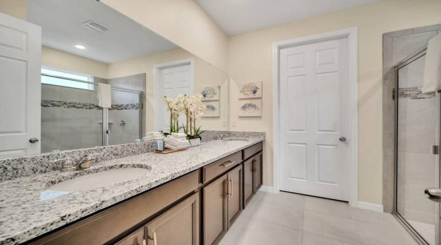 KISSIMMEE, Florida 34747, 7 Bedrooms Bedrooms, ,6 BathroomsBathrooms,Residential,For Sale,FLEMING MIST,0,MFRO6155680