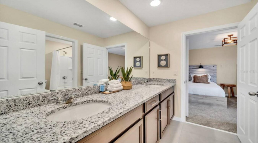KISSIMMEE, Florida 34747, 7 Bedrooms Bedrooms, ,6 BathroomsBathrooms,Residential,For Sale,FLEMING MIST,0,MFRO6155680