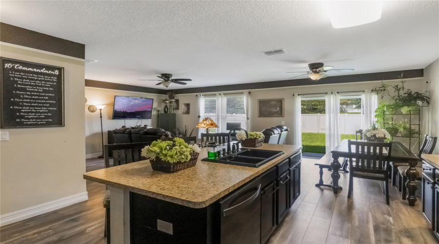 DAVENPORT, Florida 33897, 5 Bedrooms Bedrooms, ,3 BathroomsBathrooms,Residential,For Sale,LAZY WILLOW,0,MFRO6332476