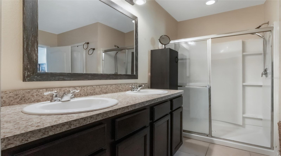 DAVENPORT, Florida 33897, 5 Bedrooms Bedrooms, ,3 BathroomsBathrooms,Residential,For Sale,LAZY WILLOW,0,MFRO6332476