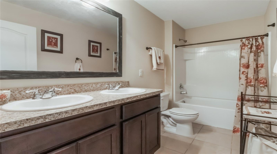 DAVENPORT, Florida 33897, 5 Bedrooms Bedrooms, ,3 BathroomsBathrooms,Residential,For Sale,LAZY WILLOW,0,MFRO6332476