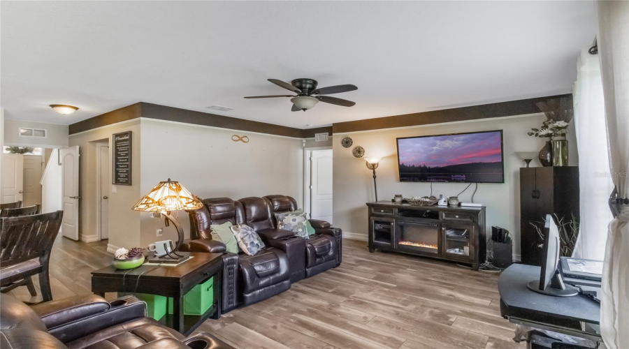 DAVENPORT, Florida 33897, 5 Bedrooms Bedrooms, ,3 BathroomsBathrooms,Residential,For Sale,LAZY WILLOW,0,MFRO6332476
