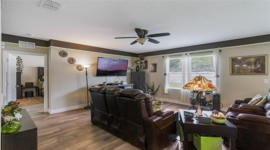 DAVENPORT, Florida 33897, 5 Bedrooms Bedrooms, ,3 BathroomsBathrooms,Residential,For Sale,LAZY WILLOW,0,MFRO6332476