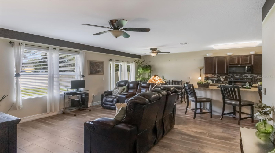 DAVENPORT, Florida 33897, 5 Bedrooms Bedrooms, ,3 BathroomsBathrooms,Residential,For Sale,LAZY WILLOW,0,MFRO6332476