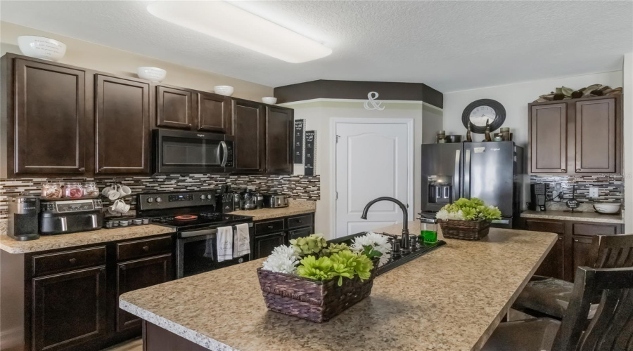 DAVENPORT, Florida 33897, 5 Bedrooms Bedrooms, ,3 BathroomsBathrooms,Residential,For Sale,LAZY WILLOW,0,MFRO6332476