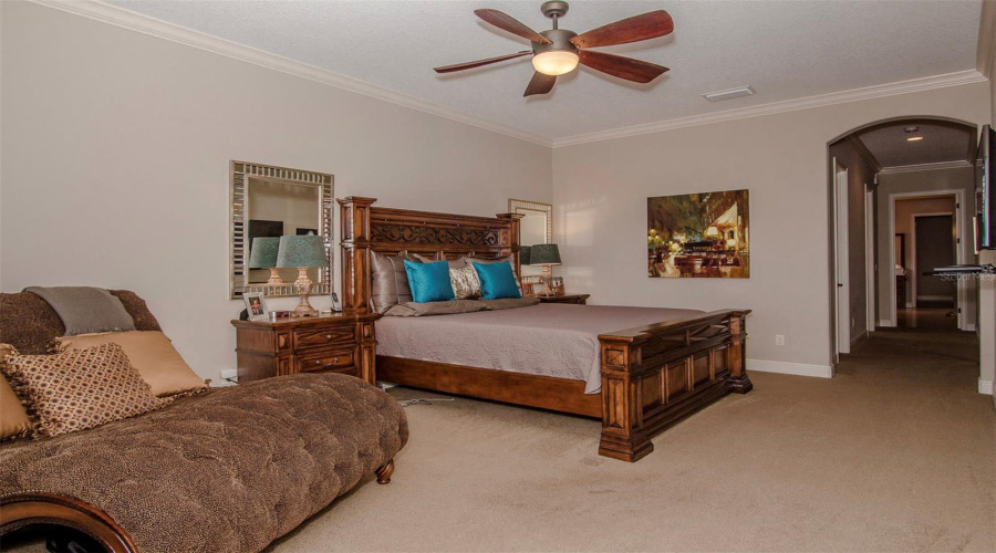 Photos are from previous occupant due to tenant occupancy. Furnishings not included, Property is vacant.