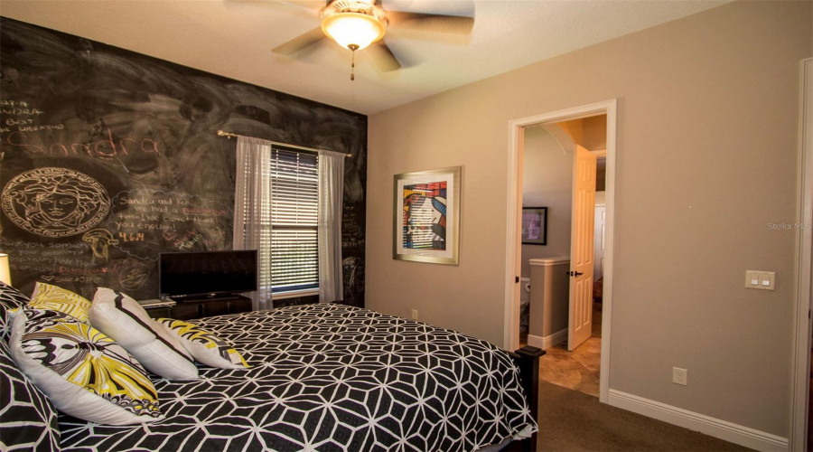 Photos are from previous occupant due to tenant occupancy. Furnishings not included, Property is vacant.