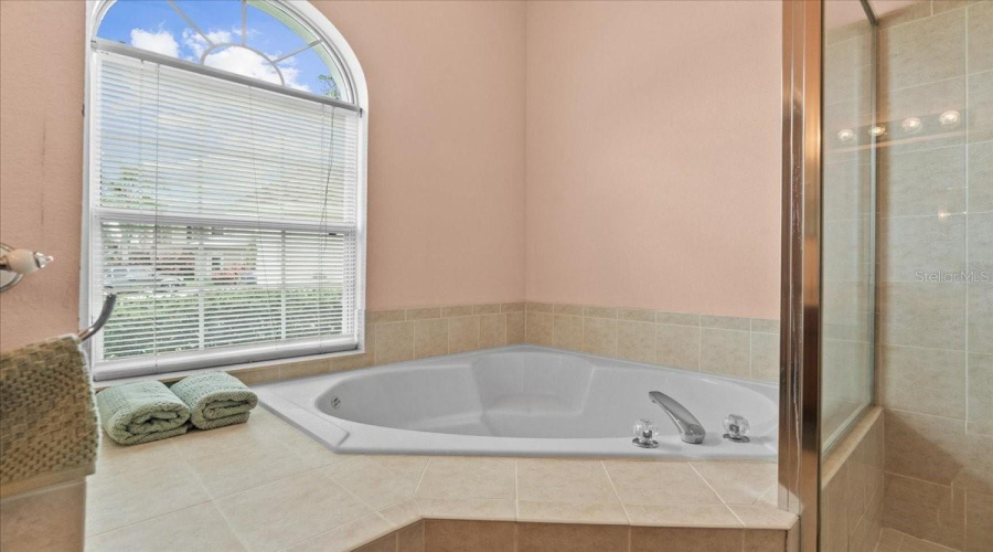 KISSIMMEE, Florida 34746, 4 Bedrooms Bedrooms, ,3 BathroomsBathrooms,Residential,For Sale,ROUGHSIDE,0,MFRO6332997