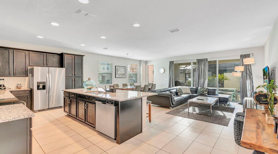 KISSIMMEE, Florida 34747, 5 Bedrooms Bedrooms, ,4 BathroomsBathrooms,Residential,For Sale,CAREY PALM,0,MFRTB8414210