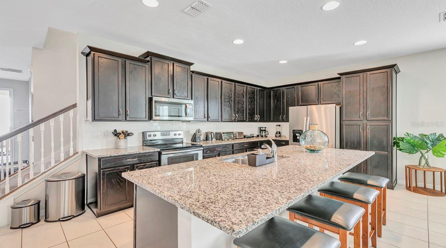 KISSIMMEE, Florida 34747, 5 Bedrooms Bedrooms, ,4 BathroomsBathrooms,Residential,For Sale,CAREY PALM,0,MFRTB8414210