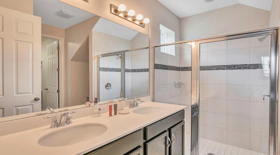 KISSIMMEE, Florida 34747, 5 Bedrooms Bedrooms, ,4 BathroomsBathrooms,Residential,For Sale,CAREY PALM,0,MFRTB8414210