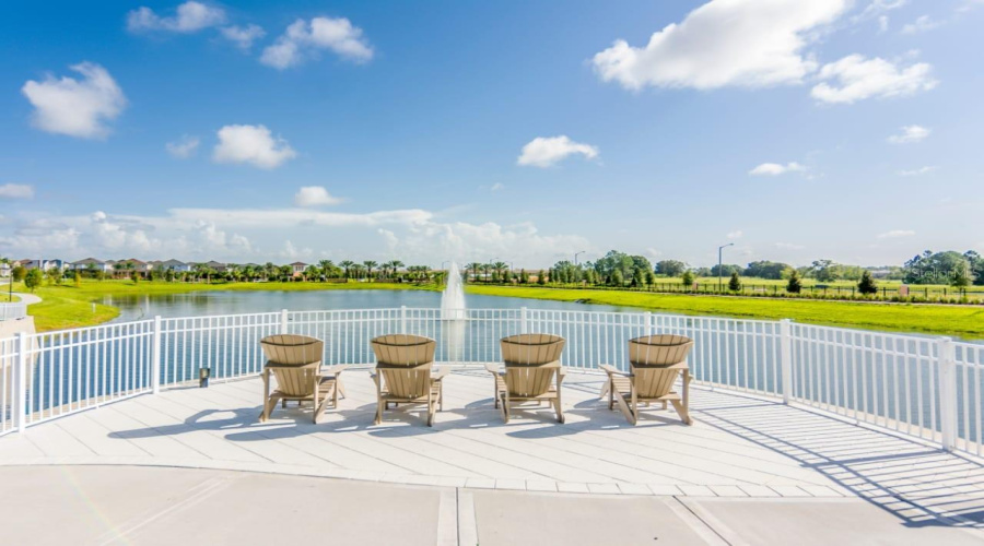 clubhouse lake area