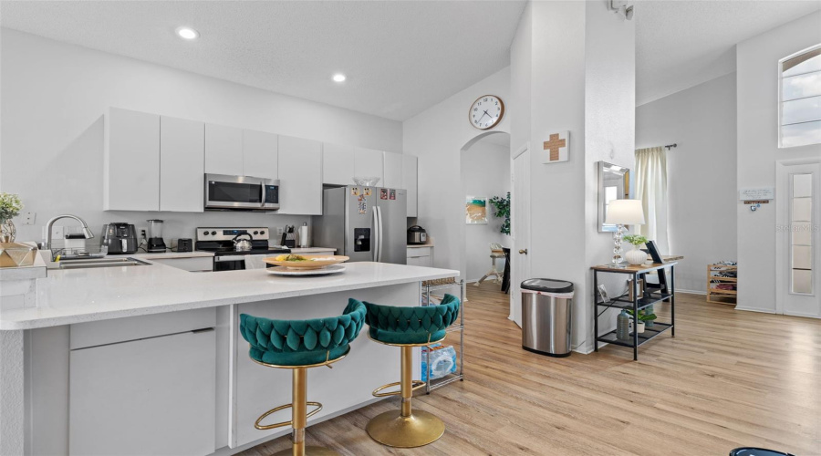 DAVENPORT, Florida 33897, 5 Bedrooms Bedrooms, ,4 BathroomsBathrooms,Residential,For Sale,EMERALDVIEW,0,MFRO6333181