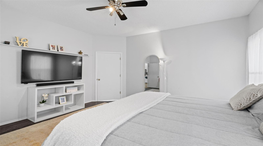 DAVENPORT, Florida 33897, 5 Bedrooms Bedrooms, ,4 BathroomsBathrooms,Residential,For Sale,EMERALDVIEW,0,MFRO6333181