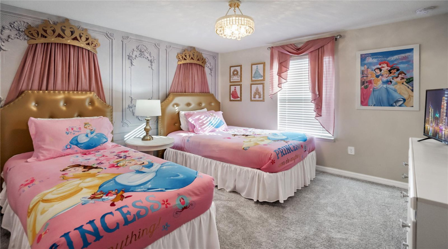 DAVENPORT, Florida 33897, 7 Bedrooms Bedrooms, ,5 BathroomsBathrooms,Residential,For Sale,LILAC,0,MFRO6333195