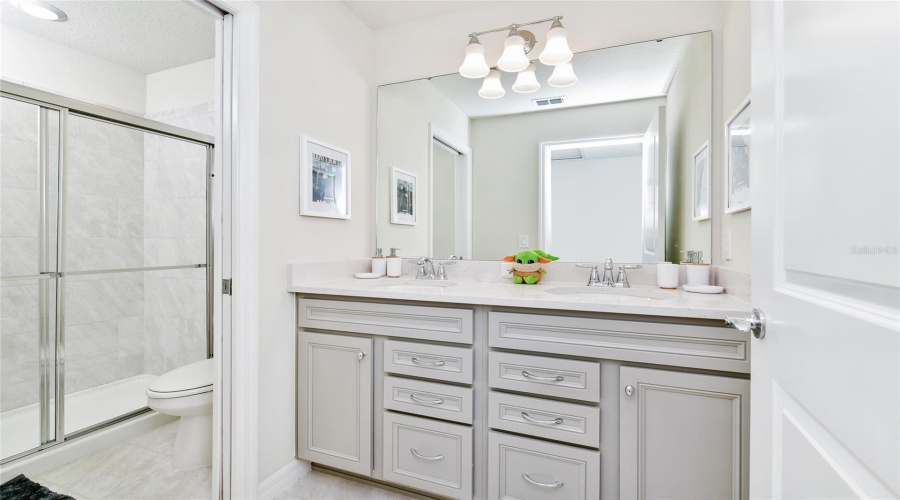 DAVENPORT, Florida 33897, 7 Bedrooms Bedrooms, ,5 BathroomsBathrooms,Residential,For Sale,LILAC,0,MFRO6333195