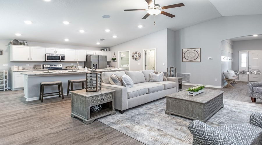 DAVENPORT, Florida 33837, 4 Bedrooms Bedrooms, ,2 BathroomsBathrooms,Residential,For Sale,FLEUR,0,MFRL4954980