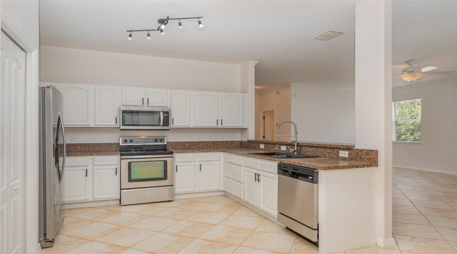 KISSIMMEE, Florida 34747, 4 Bedrooms Bedrooms, ,3 BathroomsBathrooms,Residential,For Sale,GOODMAN,0,MFRO6331214