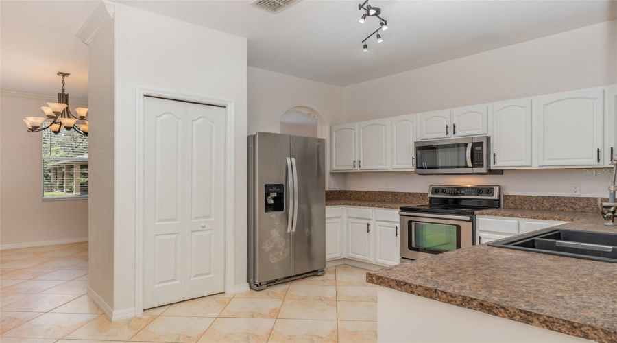 KISSIMMEE, Florida 34747, 4 Bedrooms Bedrooms, ,3 BathroomsBathrooms,Residential,For Sale,GOODMAN,0,MFRO6331214
