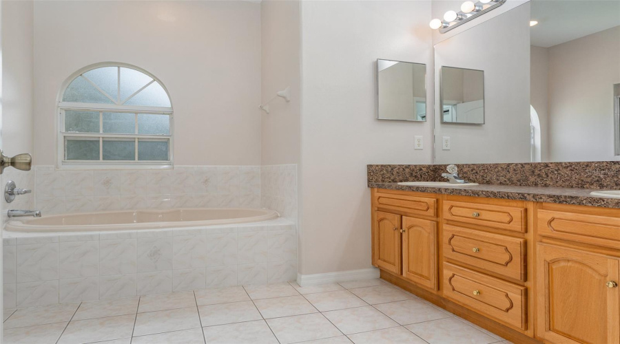 KISSIMMEE, Florida 34747, 4 Bedrooms Bedrooms, ,3 BathroomsBathrooms,Residential,For Sale,GOODMAN,0,MFRO6331214