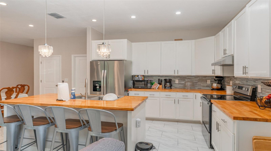 KISSIMMEE, Florida 34747, 4 Bedrooms Bedrooms, ,3 BathroomsBathrooms,Residential,For Sale,GOODMAN,0,MFRO6331214