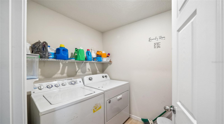 DAVENPORT, Florida 33837, 5 Bedrooms Bedrooms, ,2 BathroomsBathrooms,Residential,For Sale,CITRUS ISLE,0,MFRO6283191