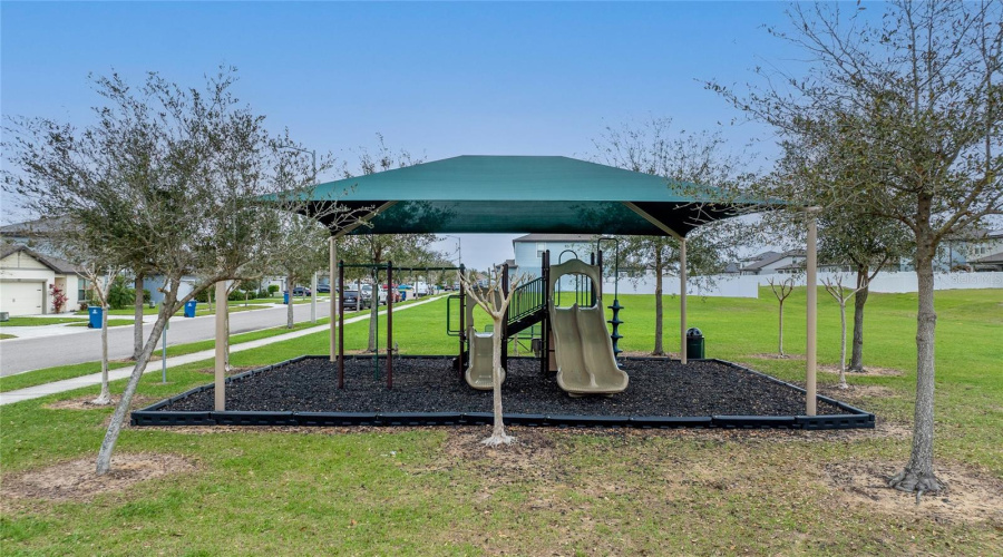 DAVENPORT, Florida 33837, 5 Bedrooms Bedrooms, ,2 BathroomsBathrooms,Residential,For Sale,CITRUS ISLE,0,MFRO6283191