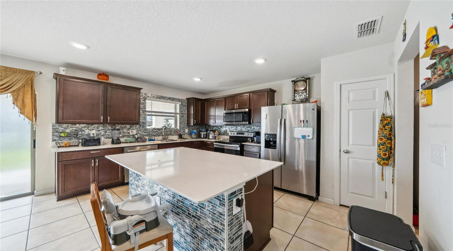 DAVENPORT, Florida 33837, 5 Bedrooms Bedrooms, ,2 BathroomsBathrooms,Residential,For Sale,CITRUS ISLE,0,MFRO6283191