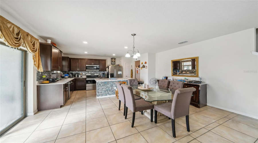 DAVENPORT, Florida 33837, 5 Bedrooms Bedrooms, ,2 BathroomsBathrooms,Residential,For Sale,CITRUS ISLE,0,MFRO6283191