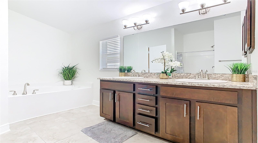 DAVENPORT, Florida 33837, 3 Bedrooms Bedrooms, ,2 BathroomsBathrooms,Residential,For Sale,BUCHANNAN,0,MFRS5132060