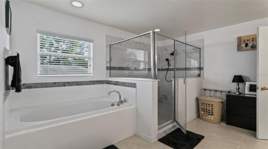 DAVENPORT, Florida 33896, 5 Bedrooms Bedrooms, ,4 BathroomsBathrooms,Residential,For Sale,DORSET,0,MFRO6333215