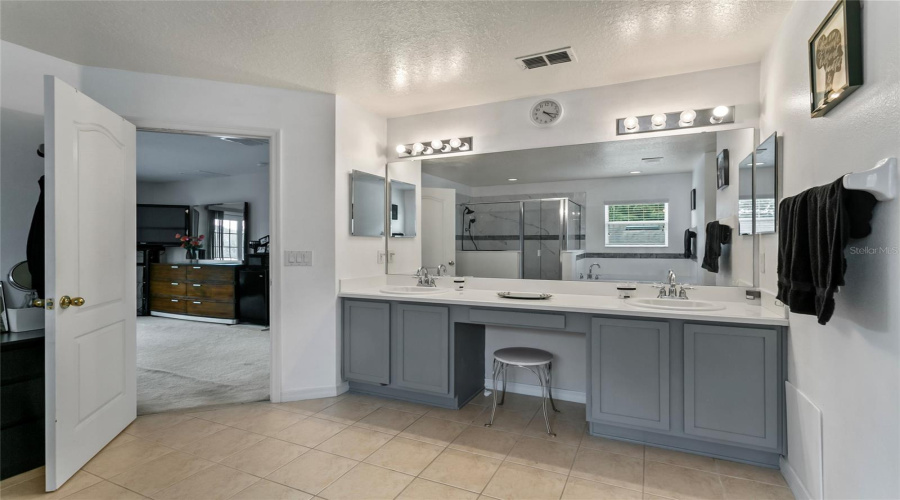 DAVENPORT, Florida 33896, 5 Bedrooms Bedrooms, ,4 BathroomsBathrooms,Residential,For Sale,DORSET,0,MFRO6333215