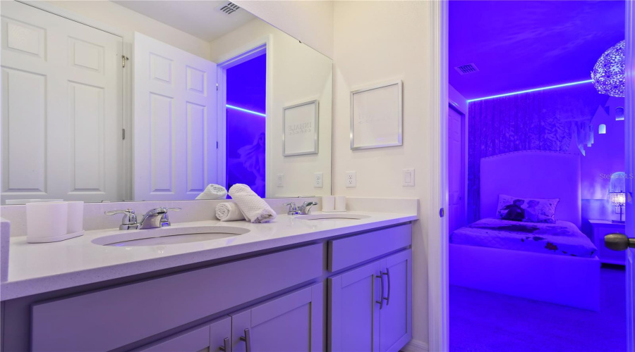KISSIMMEE, Florida 34747, 9 Bedrooms Bedrooms, ,6 BathroomsBathrooms,Residential,For Sale,COCONUT BREEZE,0,MFRO6333937