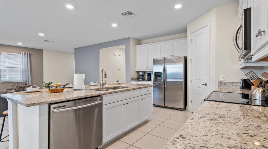 KISSIMMEE, Florida 34747, 4 Bedrooms Bedrooms, ,3 BathroomsBathrooms,Residential,For Sale,WESTLAND,0,MFRO6275768