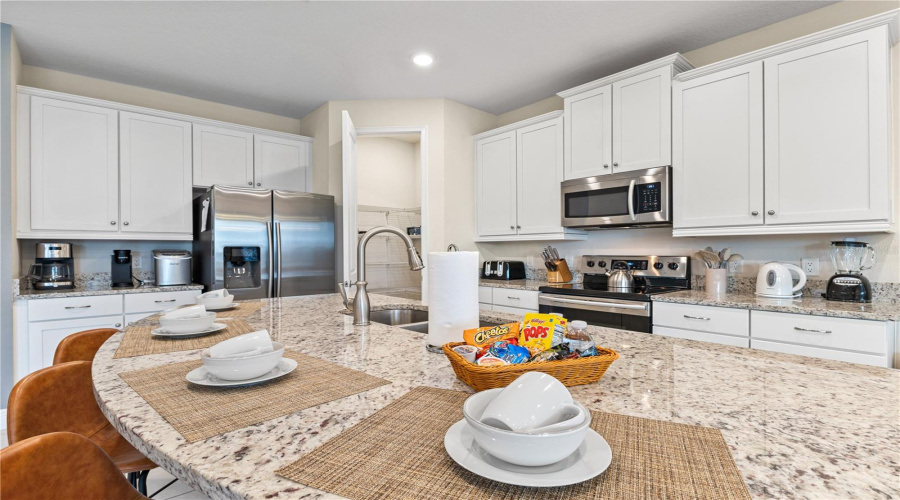 KISSIMMEE, Florida 34747, 4 Bedrooms Bedrooms, ,3 BathroomsBathrooms,Residential,For Sale,WESTLAND,0,MFRO6275768