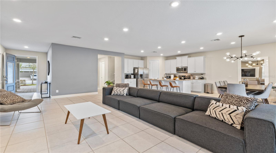KISSIMMEE, Florida 34747, 4 Bedrooms Bedrooms, ,3 BathroomsBathrooms,Residential,For Sale,WESTLAND,0,MFRO6275768