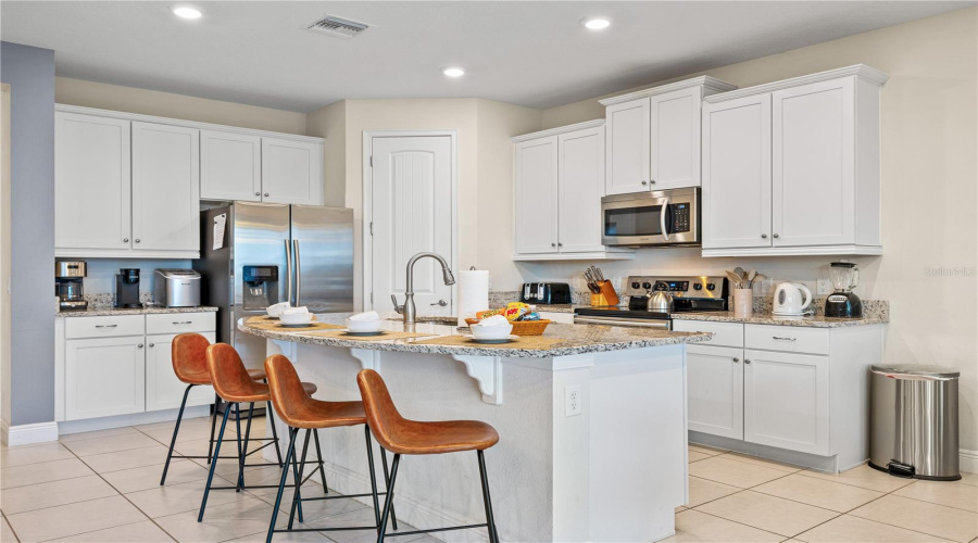 KISSIMMEE, Florida 34747, 4 Bedrooms Bedrooms, ,3 BathroomsBathrooms,Residential,For Sale,WESTLAND,0,MFRO6275768
