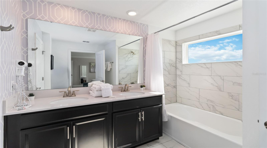 DAVENPORT, Florida 33896, 4 Bedrooms Bedrooms, ,3 BathroomsBathrooms,Residential,For Sale,LEADER,0,MFRO6327189
