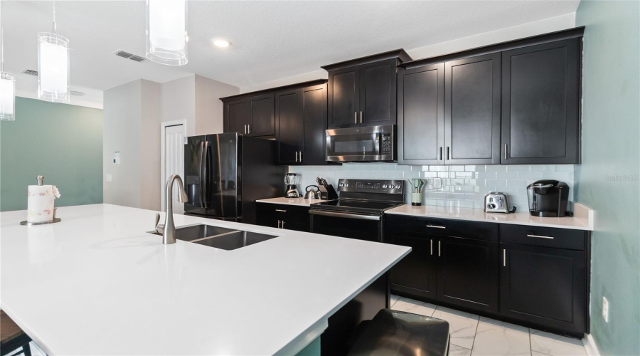 DAVENPORT, Florida 33896, 4 Bedrooms Bedrooms, ,3 BathroomsBathrooms,Residential,For Sale,LEADER,0,MFRO6327189